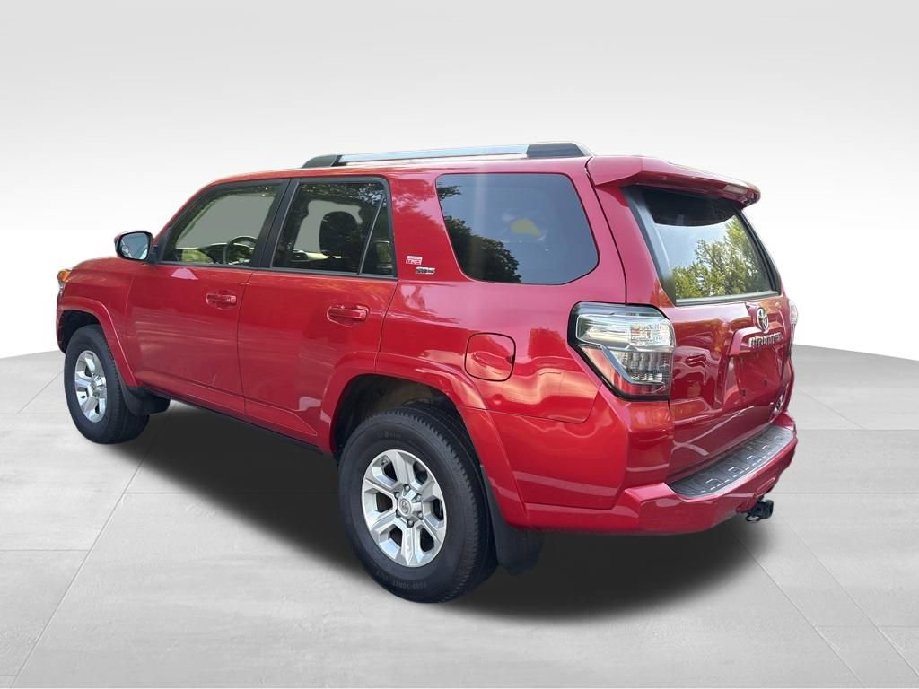 Used 2021 Toyota 4Runner SR5 AWD/4WD image 18