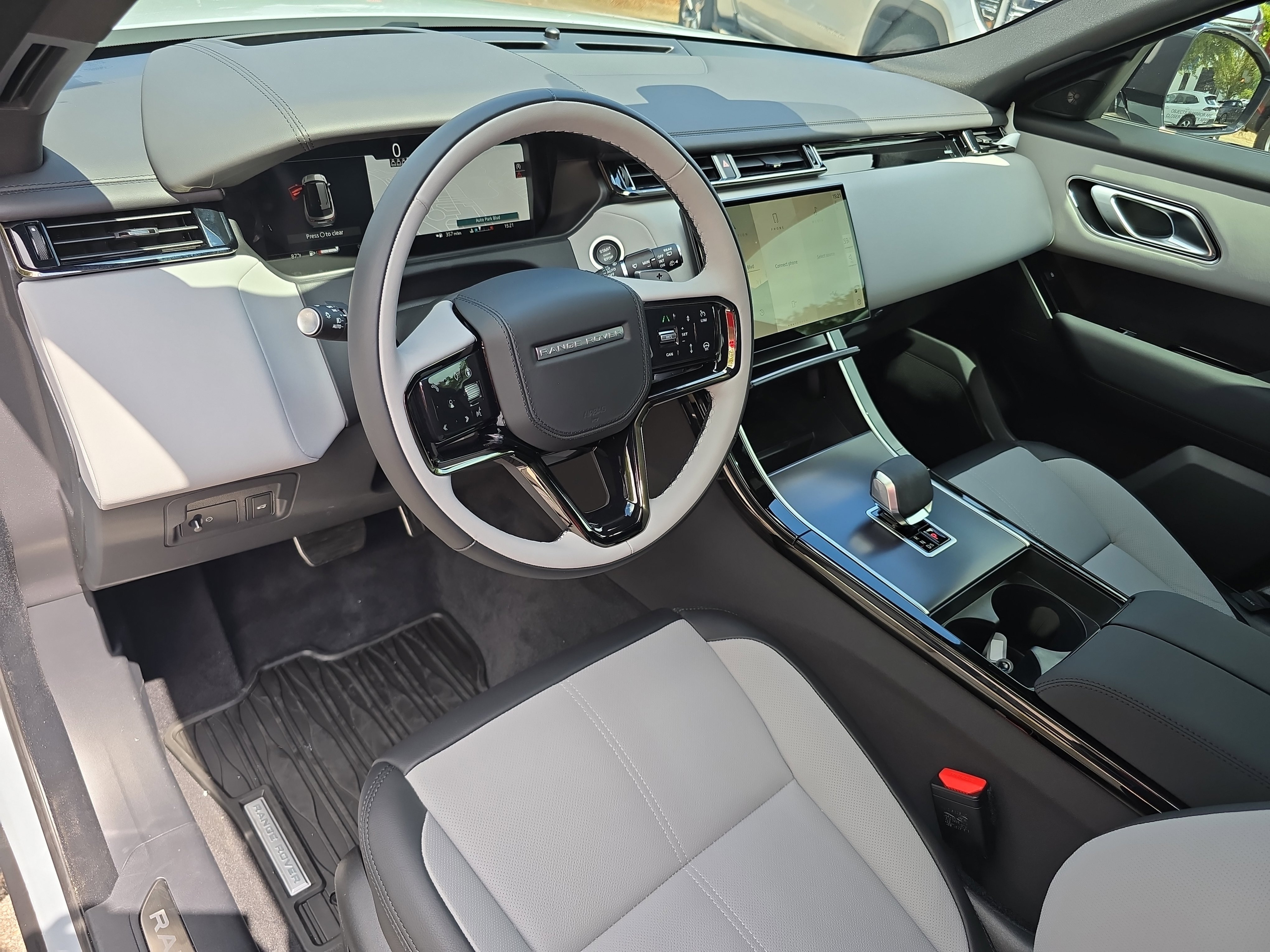 New 2026 Land Rover Range Rover Velar Dynamic SE image 16