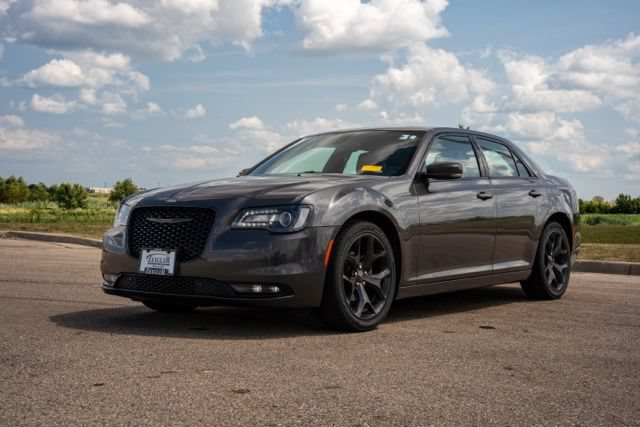 Used 2023 Chrysler 300 S RWD image 3