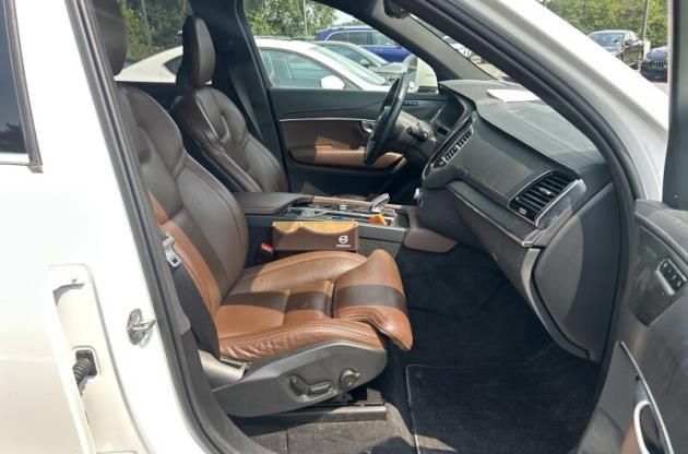 Used 2024 Volvo XC90 B6 Ultimate w/ Protection Package Premier AWD/4WD image 11