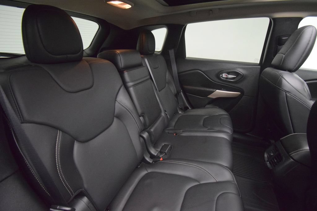 Used 2017 Jeep Cherokee Limited AWD/4WD image 25