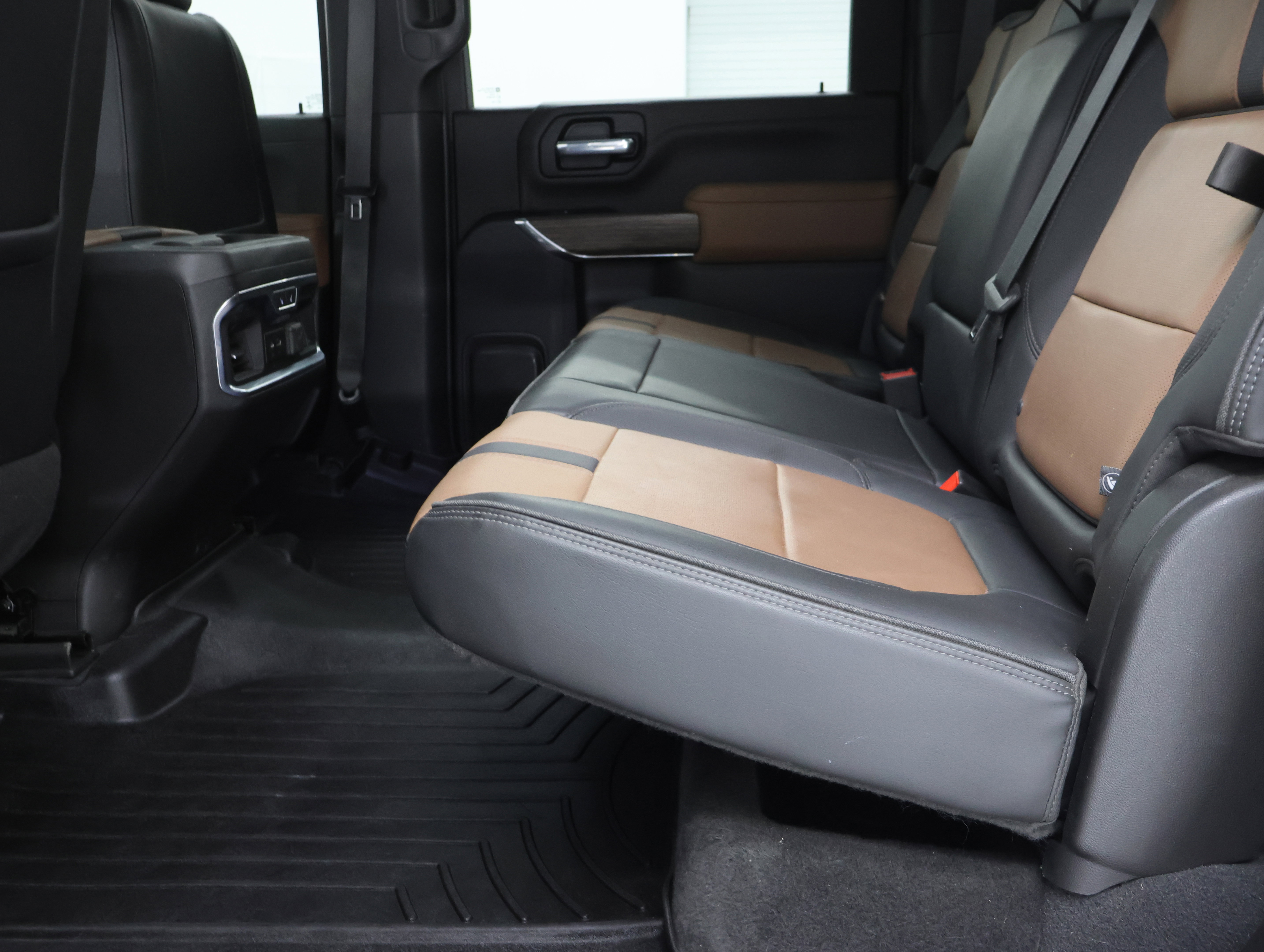 Used 2022 Chevrolet Silverado 3500 High Country w/ Safety Package II AWD/4WD image 9