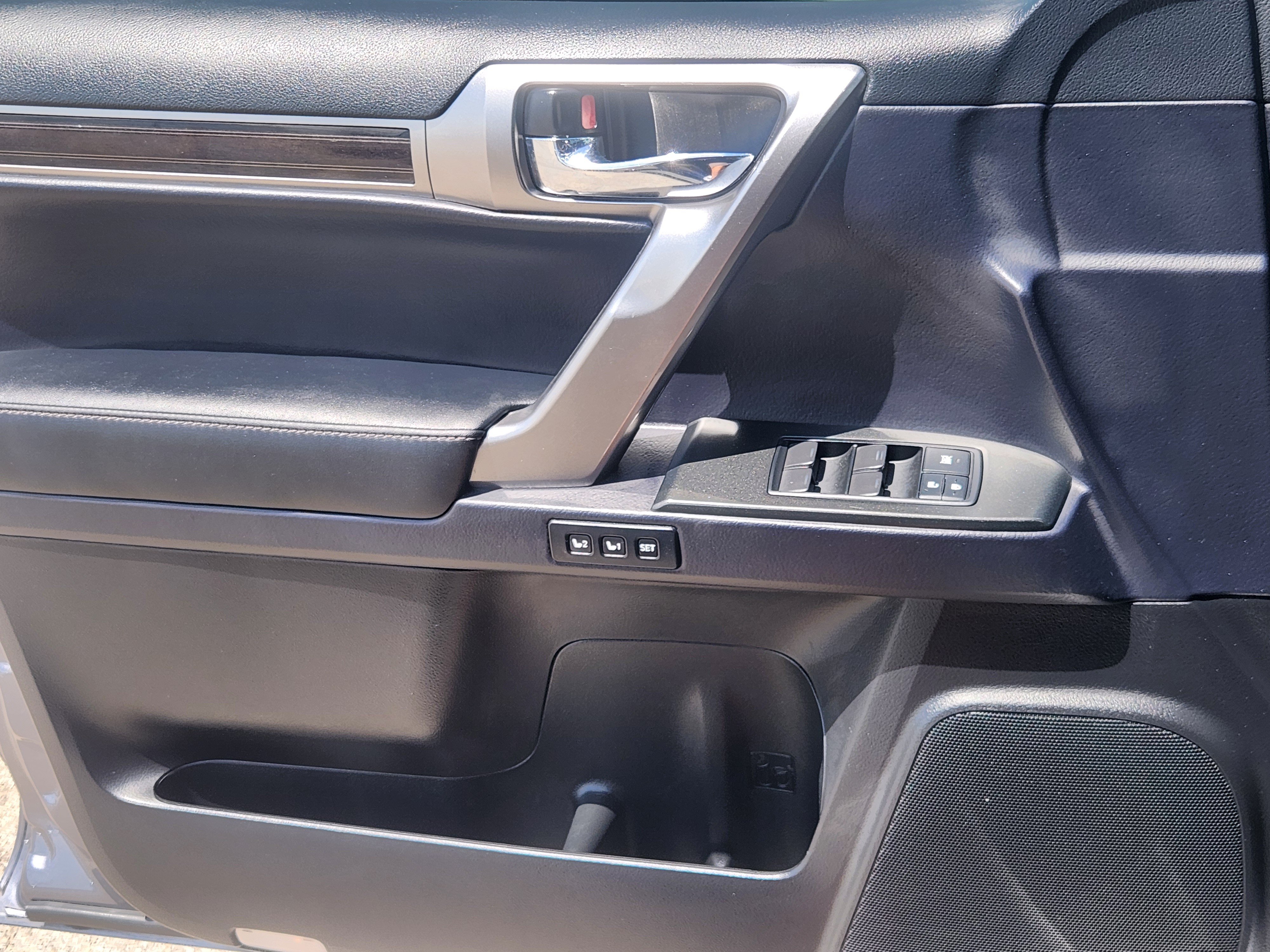 Used 2023 Lexus GX 460 Luxury w/ Sport Design Package AWD/4WD image 24