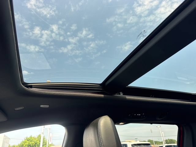 Used 2025 Chrysler Pacifica Limited FWD image 18