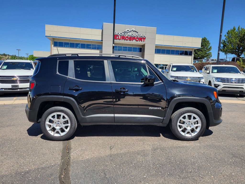 Used 2019 Jeep Renegade Latitude w/ Cold Weather Group AWD/4WD image 3
