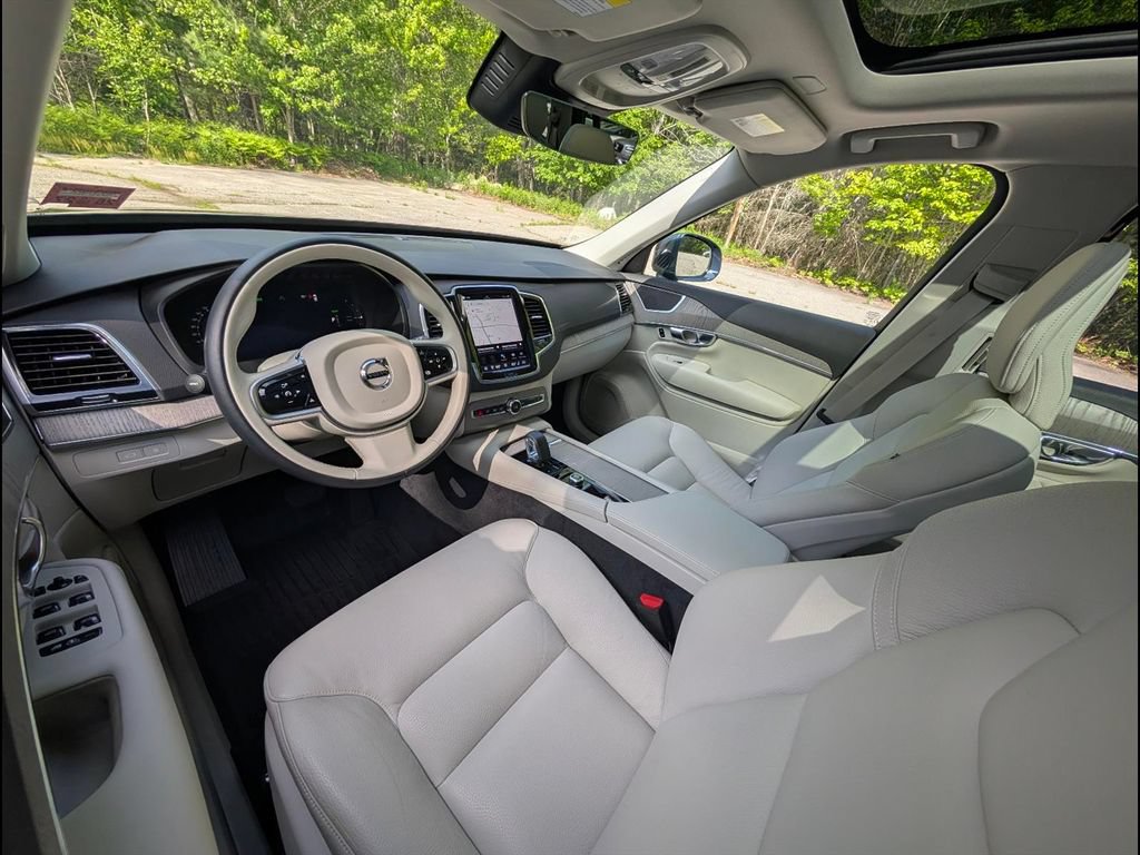 Certified 2025 Volvo XC90 T8 Plus w/ Protection Package Premier AWD/4WD image 11