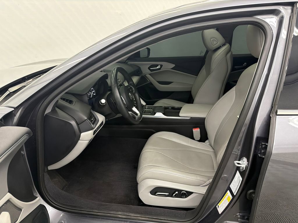 Used 2023 Acura TLX w/ Technology Package FWD image 9