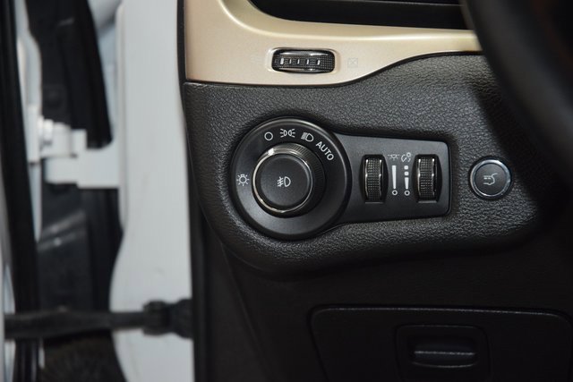 Used 2018 Jeep Cherokee Limited w/ Technology Group image 34