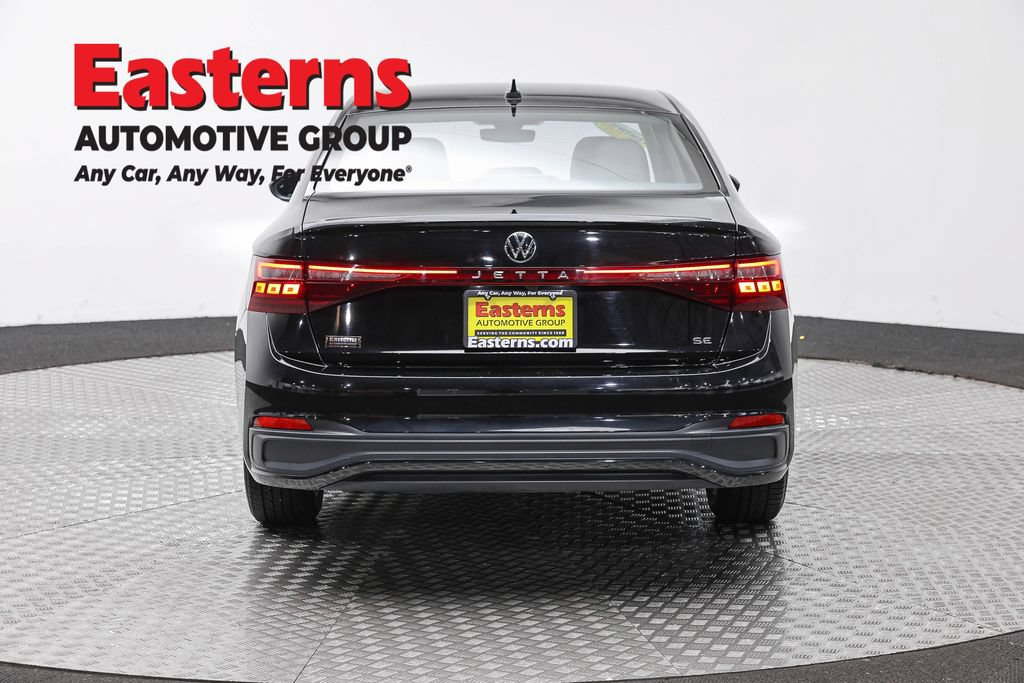 Used 2025 Volkswagen Jetta SE FWD image 6
