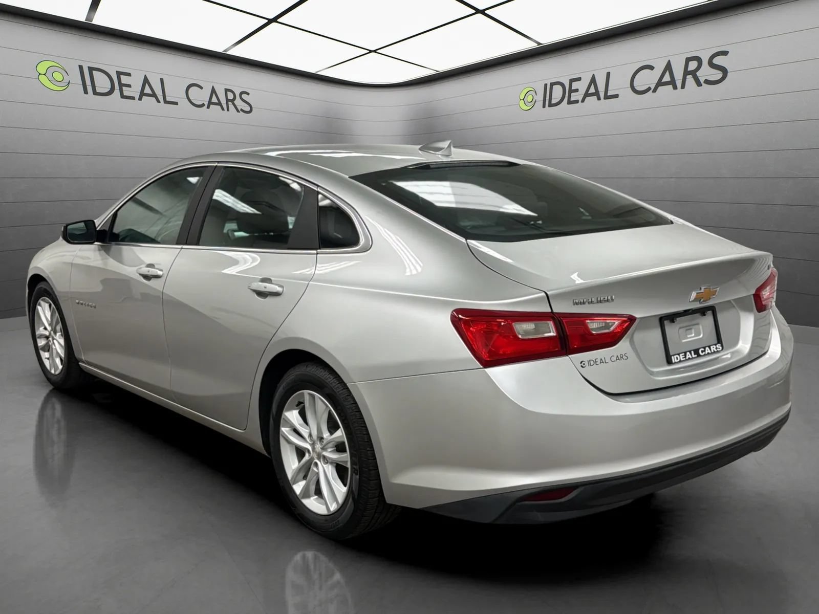 Used 2017 Chevrolet Malibu LT FWD image 7
