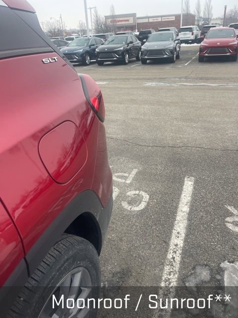 Used 2023 GMC Terrain SLT image 3