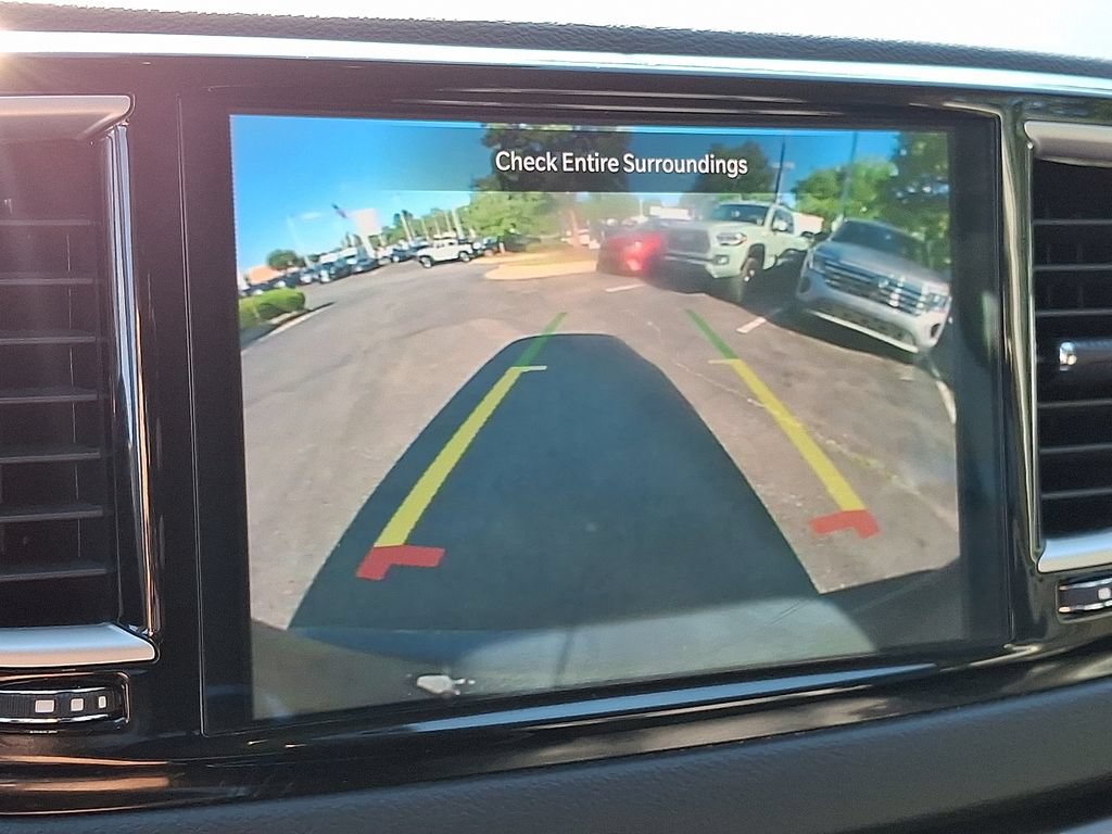 Used 2023 Chrysler Pacifica Touring-L FWD image 18