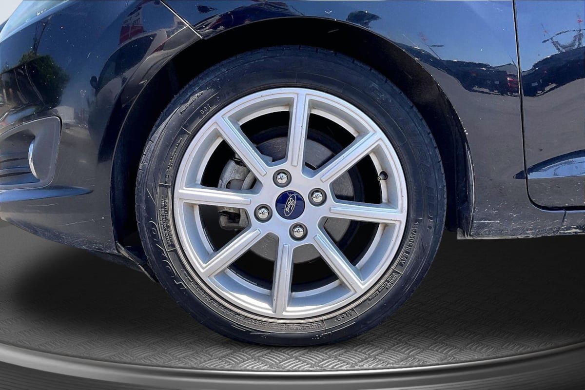 Used 2016 Ford Fiesta SE w/ Equipment Group 201A FWD image 9