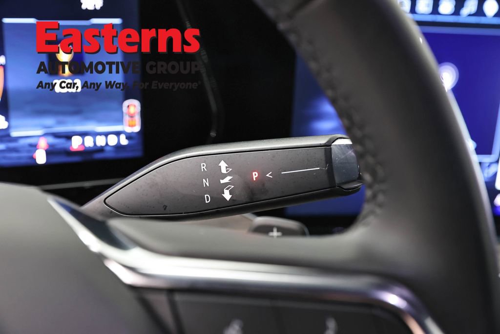 Used 2025 Chevrolet Suburban Z71 image 13