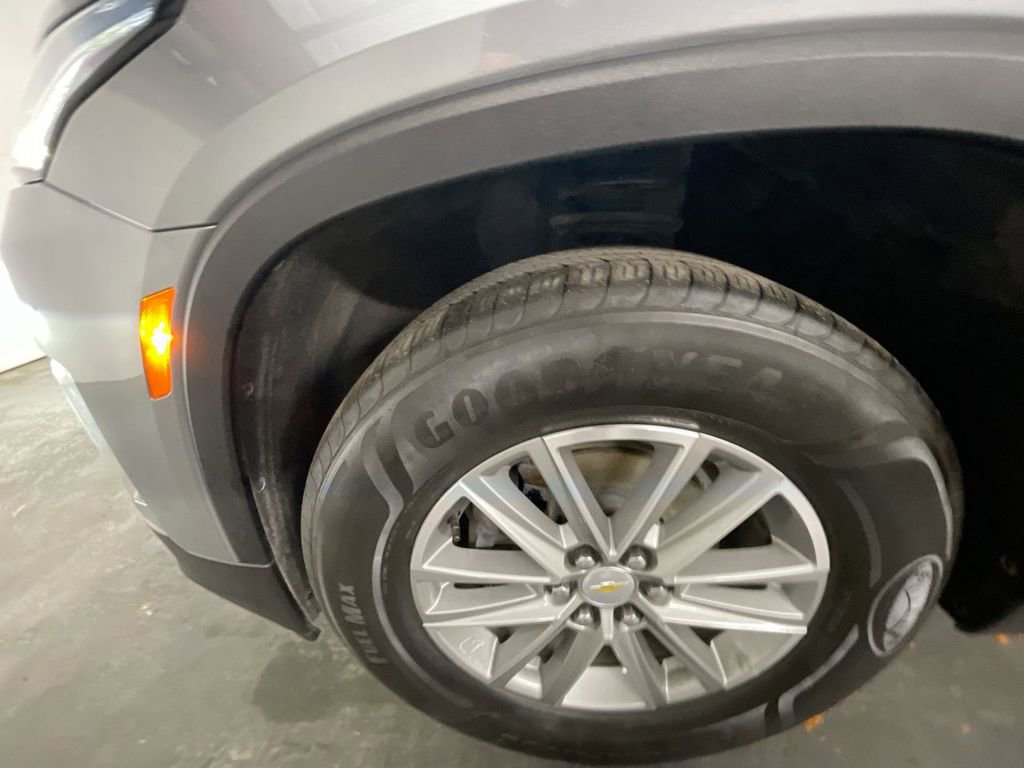 Used 2023 Chevrolet Traverse LT image 31