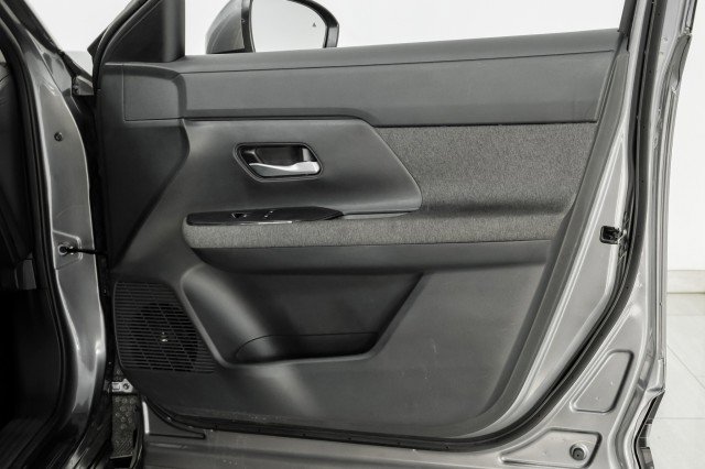 Used 2025 Nissan Kicks SV image 40