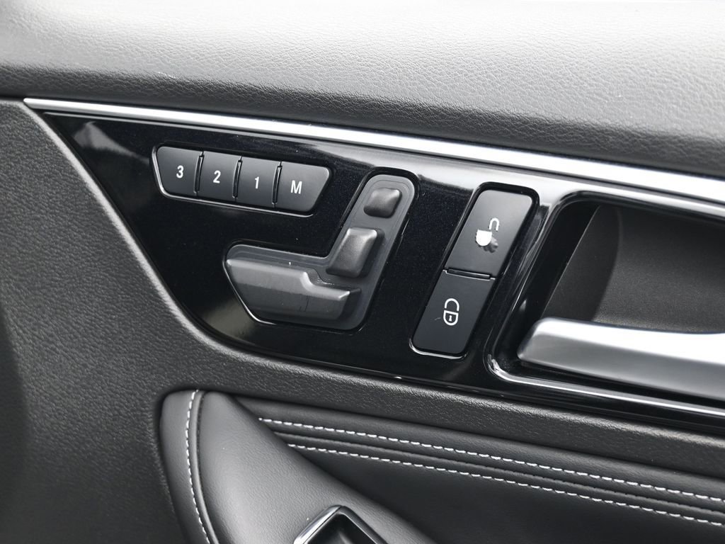 Used 2017 INFINITI QX30 Sport w/ Sport Leather Package image 46