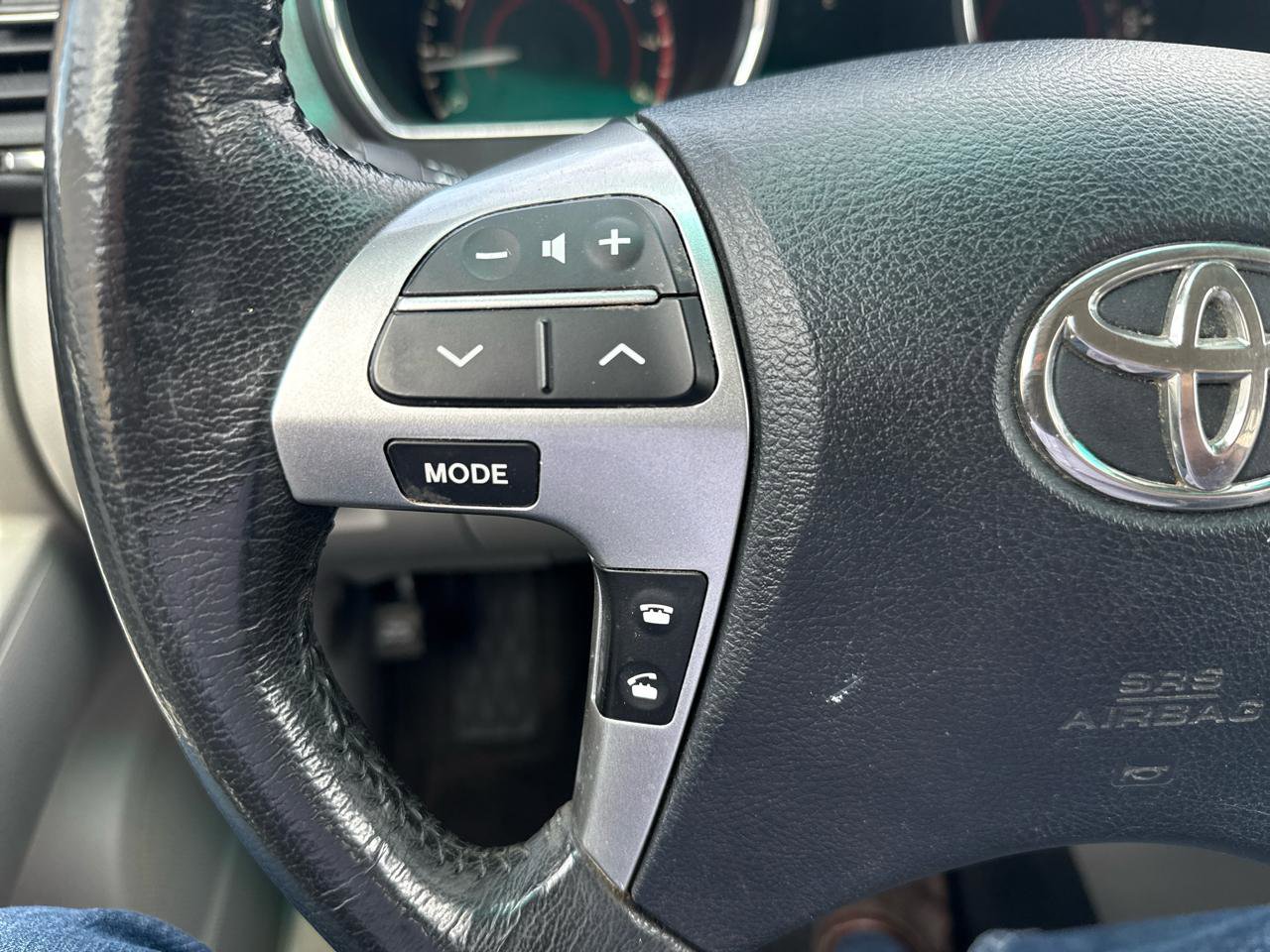 Used 2012 Toyota Highlander SE FWD image 27