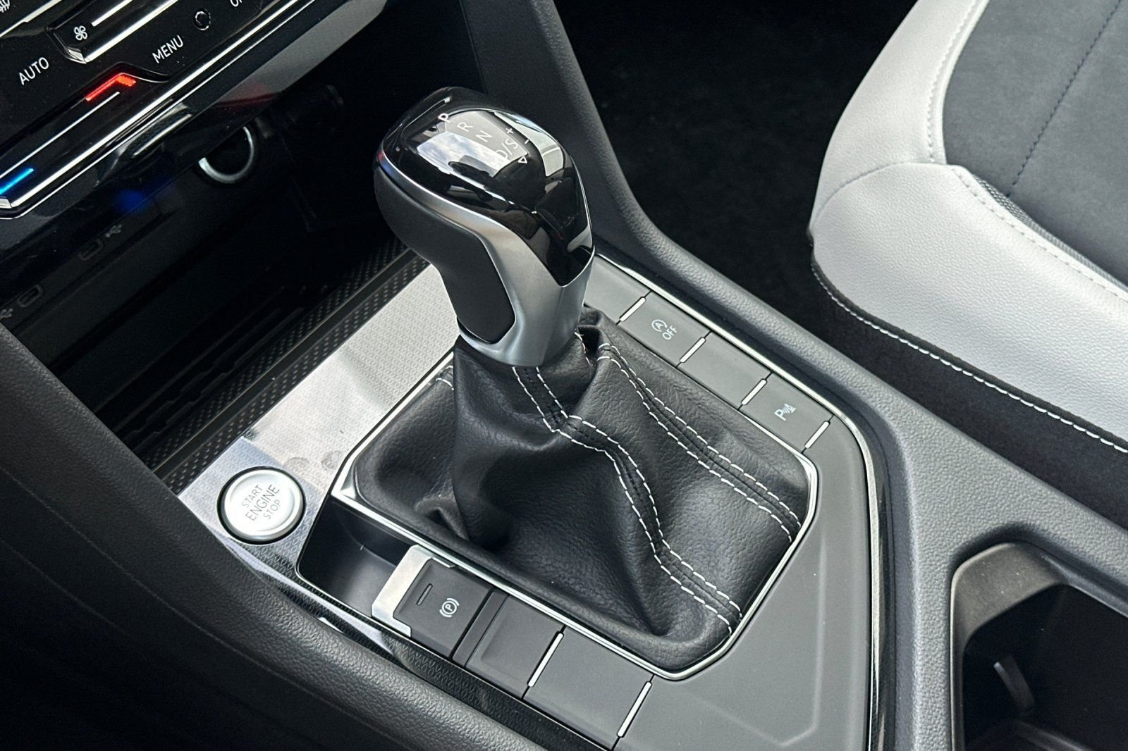 New 2026 Volkswagen Taos SE FWD image 21