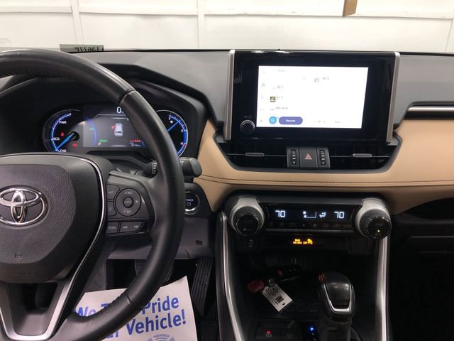Used 2023 Toyota RAV4 XLE Premium image 19