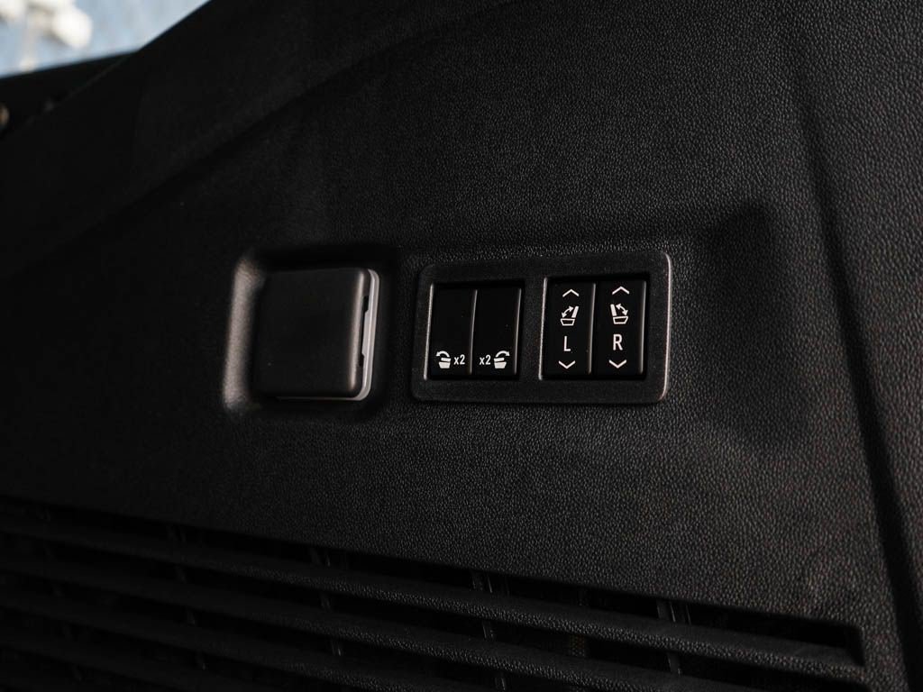 New 2026 GMC Yukon XL AT4 Ultimate w/ LPO, Illumination Package AWD/4WD image 9