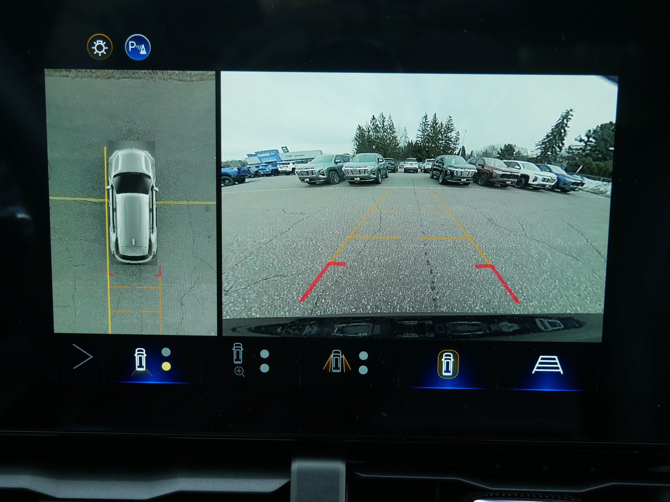 New 2026 Chevrolet Equinox LT w/ Convenience Package II AWD/4WD image 9