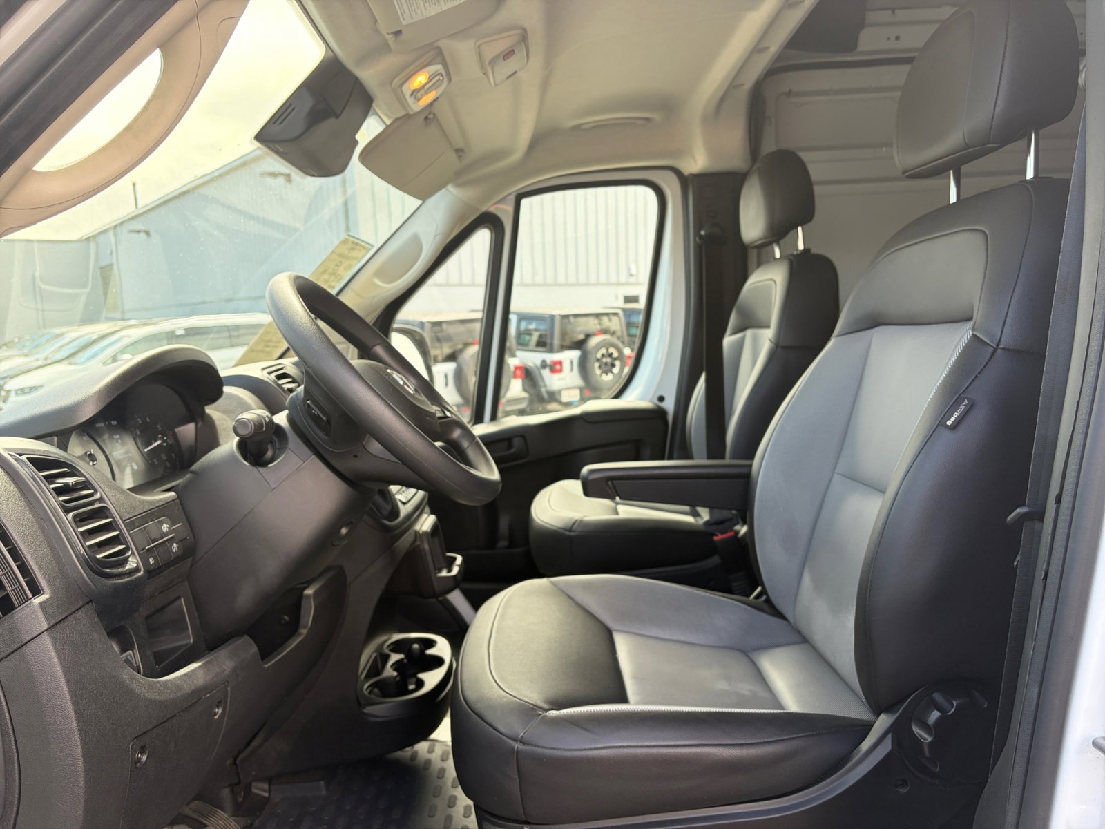Used 2025 RAM ProMaster 2500 w/ Convenience Group FWD image 12