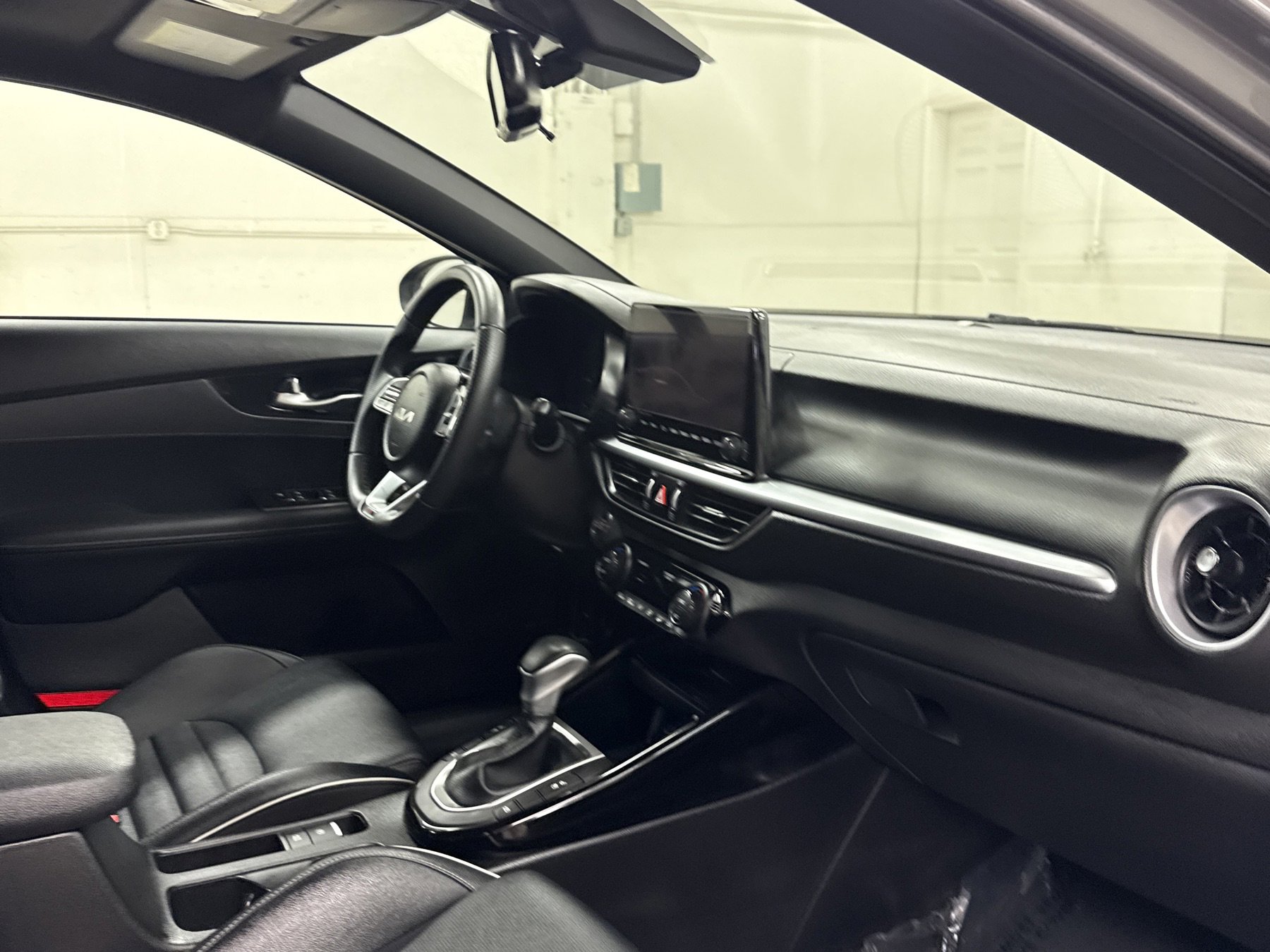 Used 2024 Kia Forte GT-Line w/ GT-Line Premium Package image 19