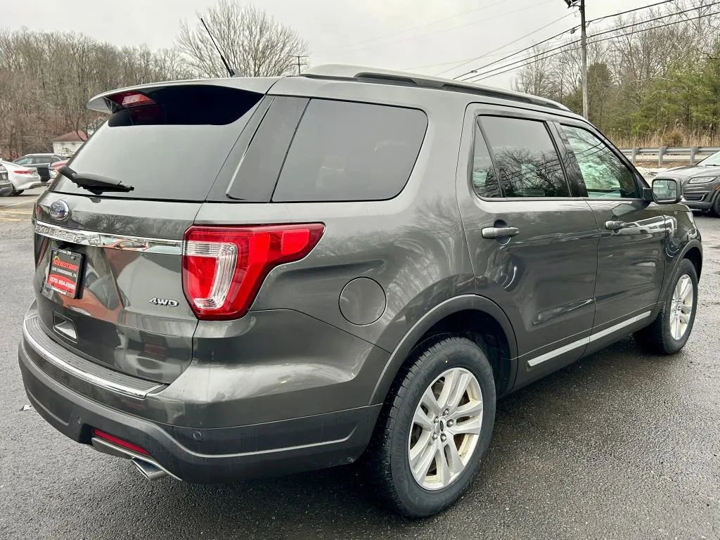 Used 2018 Ford Explorer XLT w/ Equipment Group 202A AWD/4WD image 8
