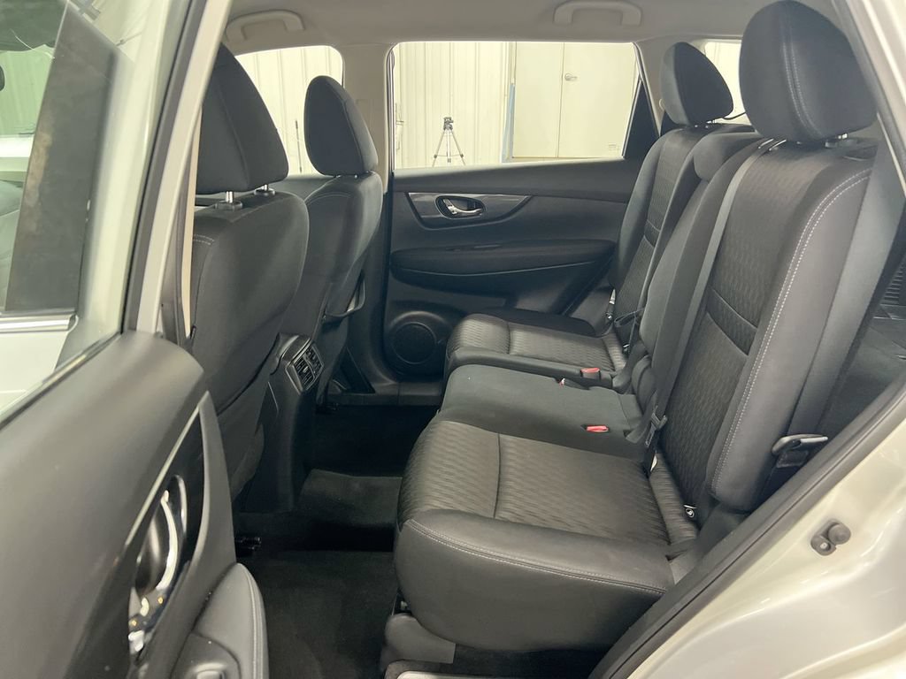 Used 2017 Nissan Rogue S AWD/4WD image 22