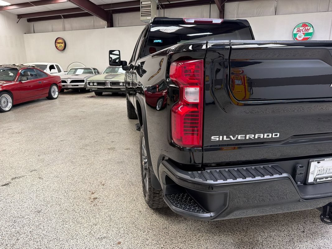 Used 2023 Chevrolet Silverado 2500 Custom w/ Custom Value Package AWD/4WD image 15