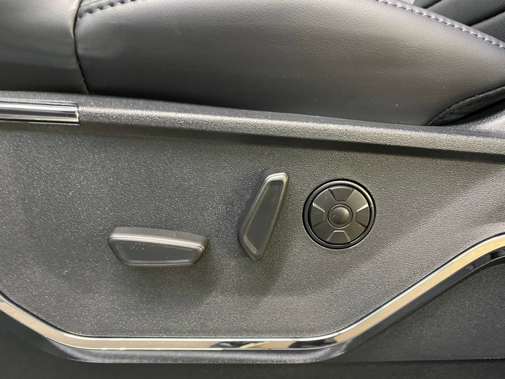 New 2026 Ford F250 Platinum AWD/4WD image 17