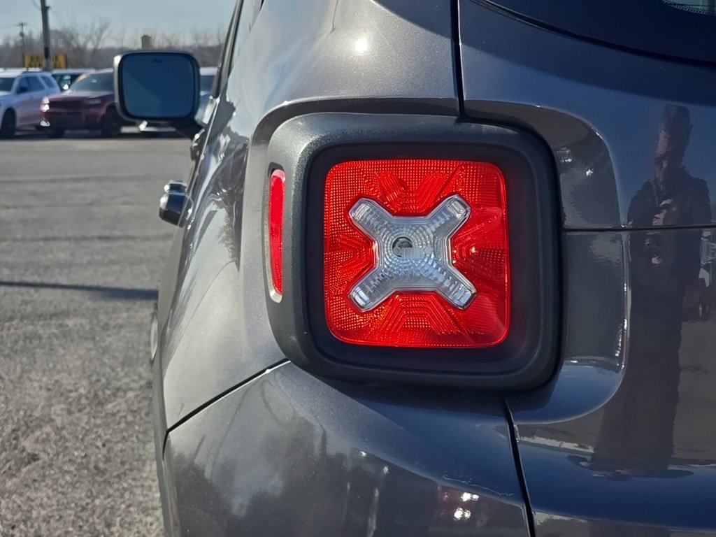 Certified 2019 Jeep Renegade Latitude image 11