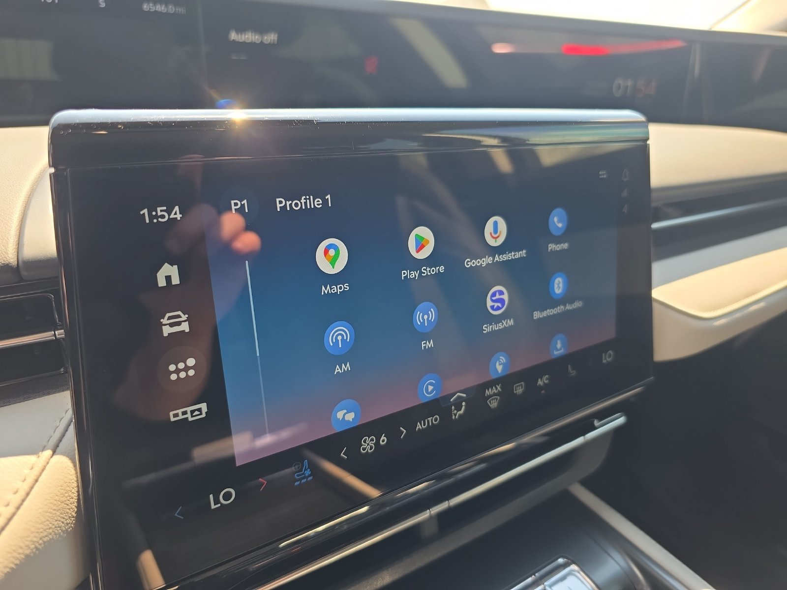 Used 2024 Lincoln Nautilus Premier AWD/4WD image 18