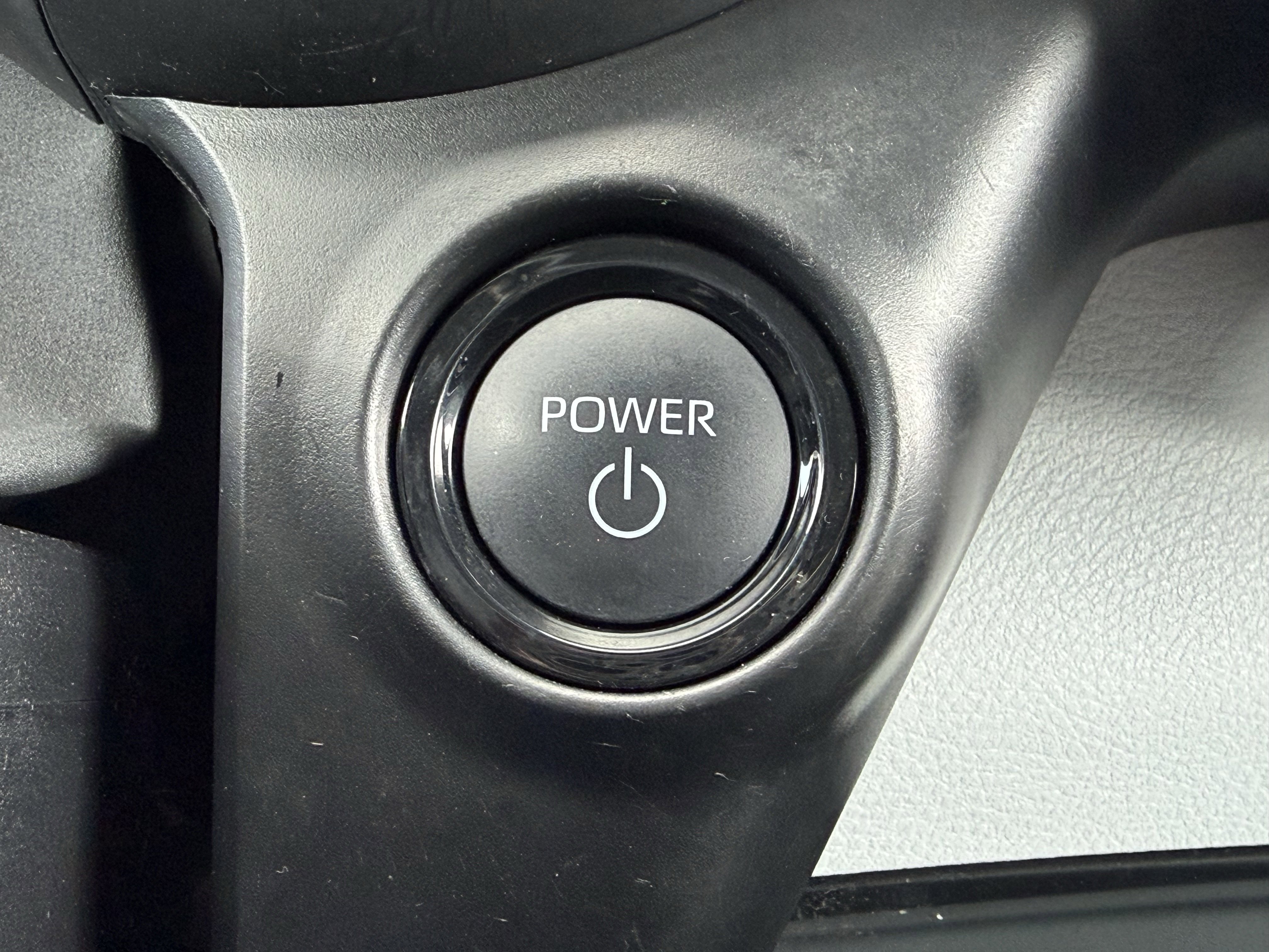 Used 2025 Toyota Sienna XLE image 30