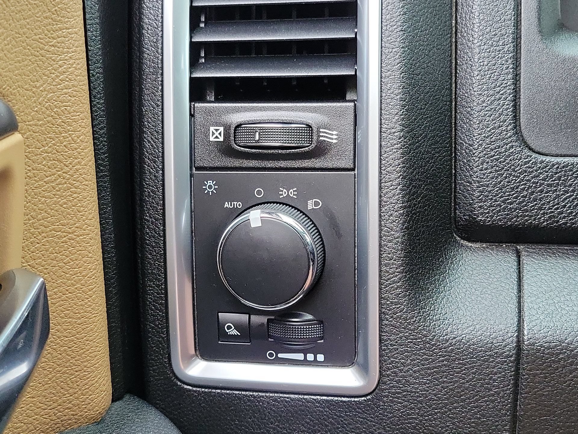 Used 2021 RAM 1500 Classic SLT RWD image 10