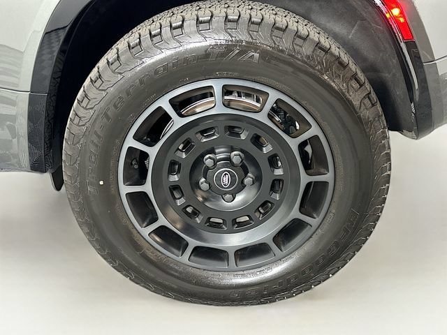 Used 2025 Land Rover Defender 110 AWD/4WD image 30