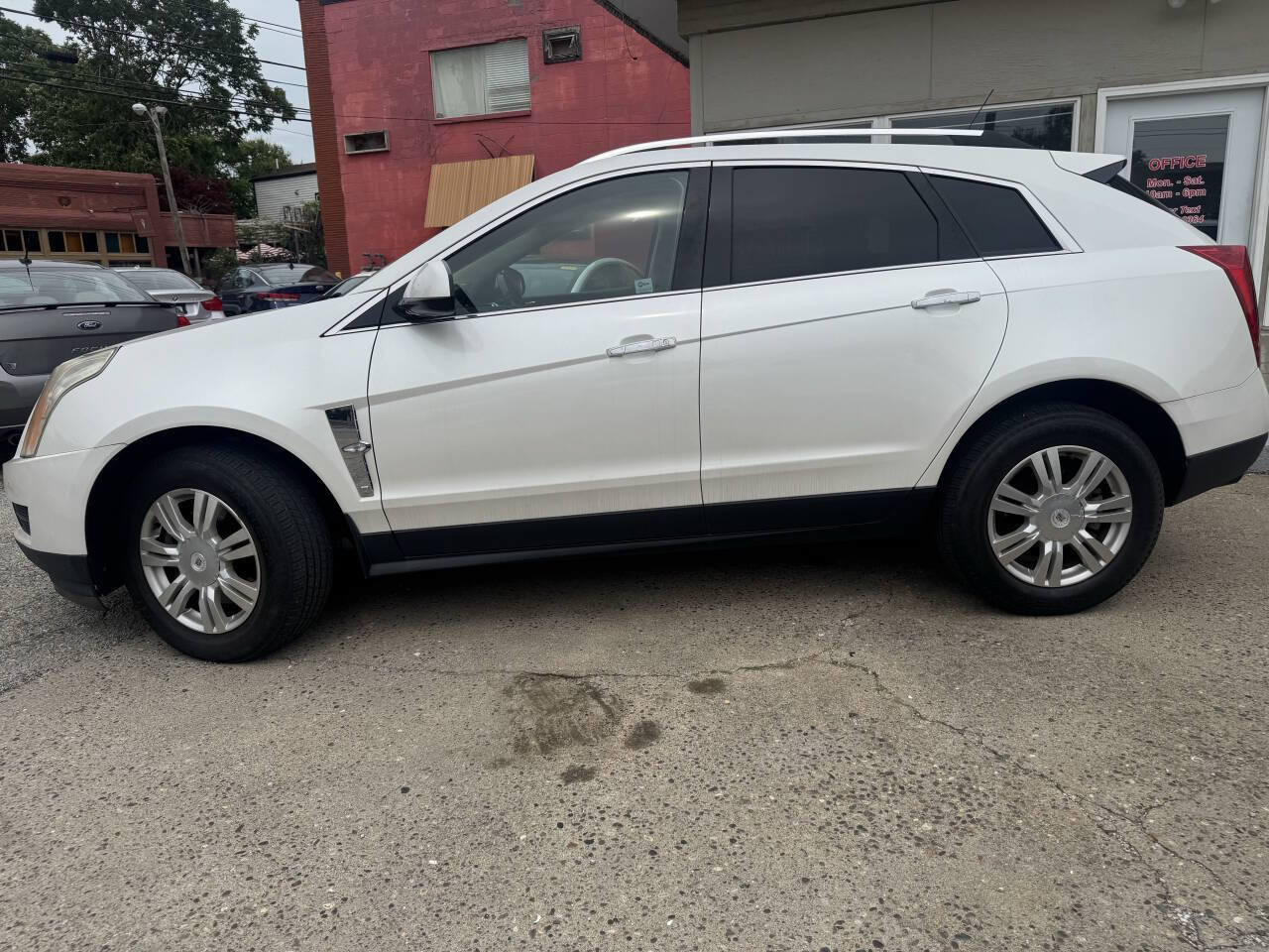 Used 2011 Cadillac SRX Luxury FWD image 4