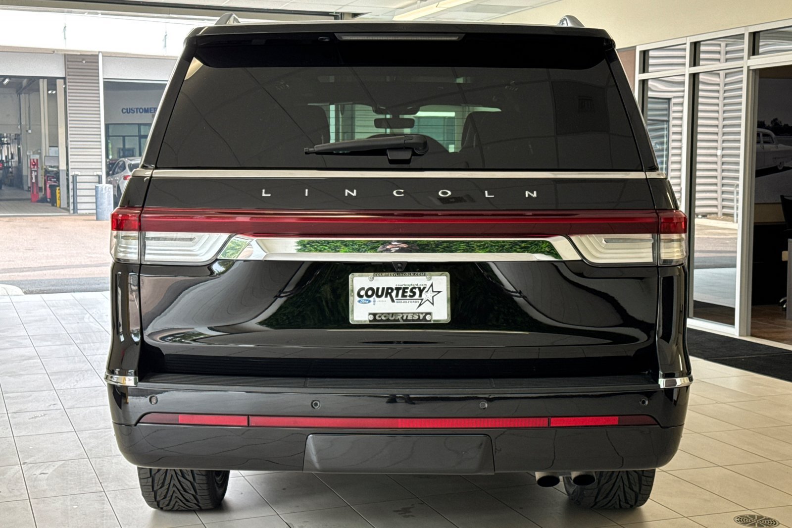 Certified 2023 Lincoln Navigator L Reserve w/ Equipment Group 201A AWD/4WD image 5