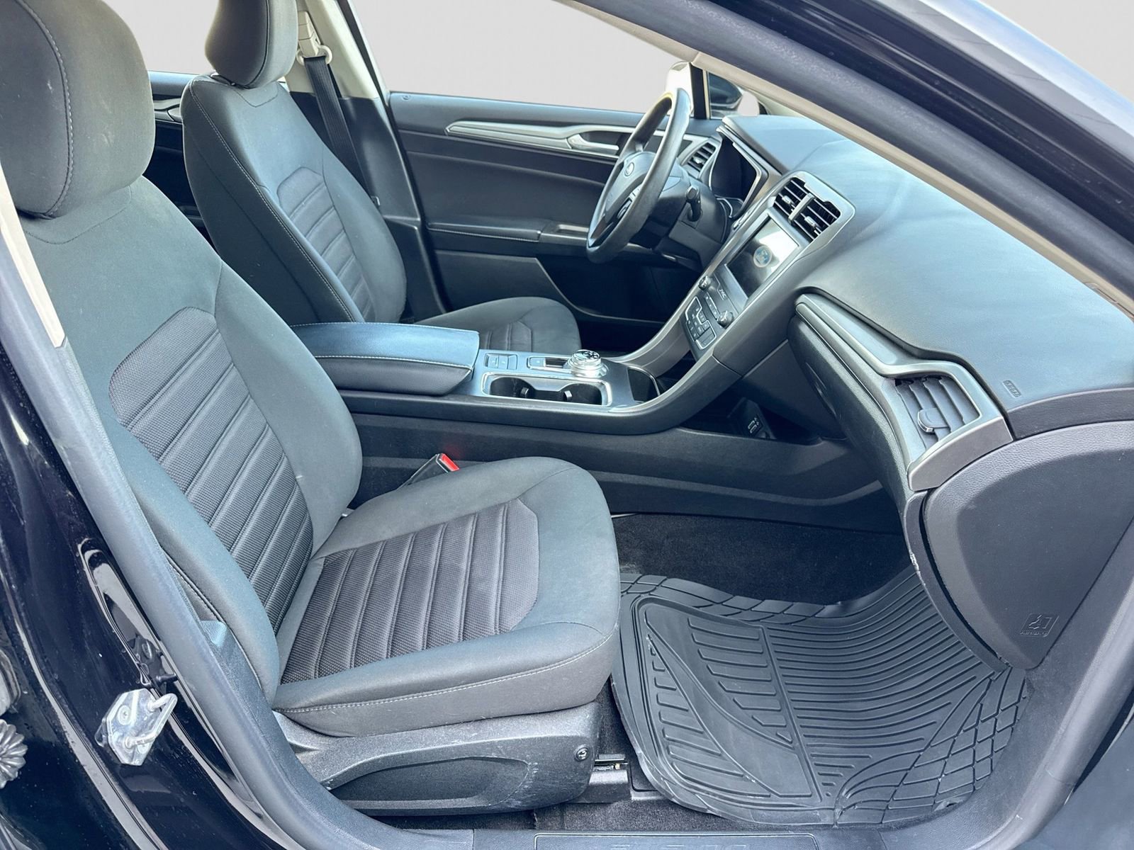 Certified 2020 Ford Fusion SE FWD image 23