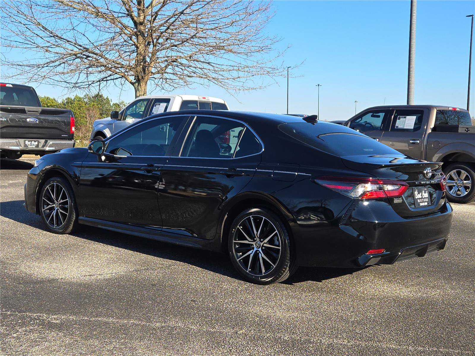 Used 2024 Toyota Camry SE w/ Cold Weather Package image 10