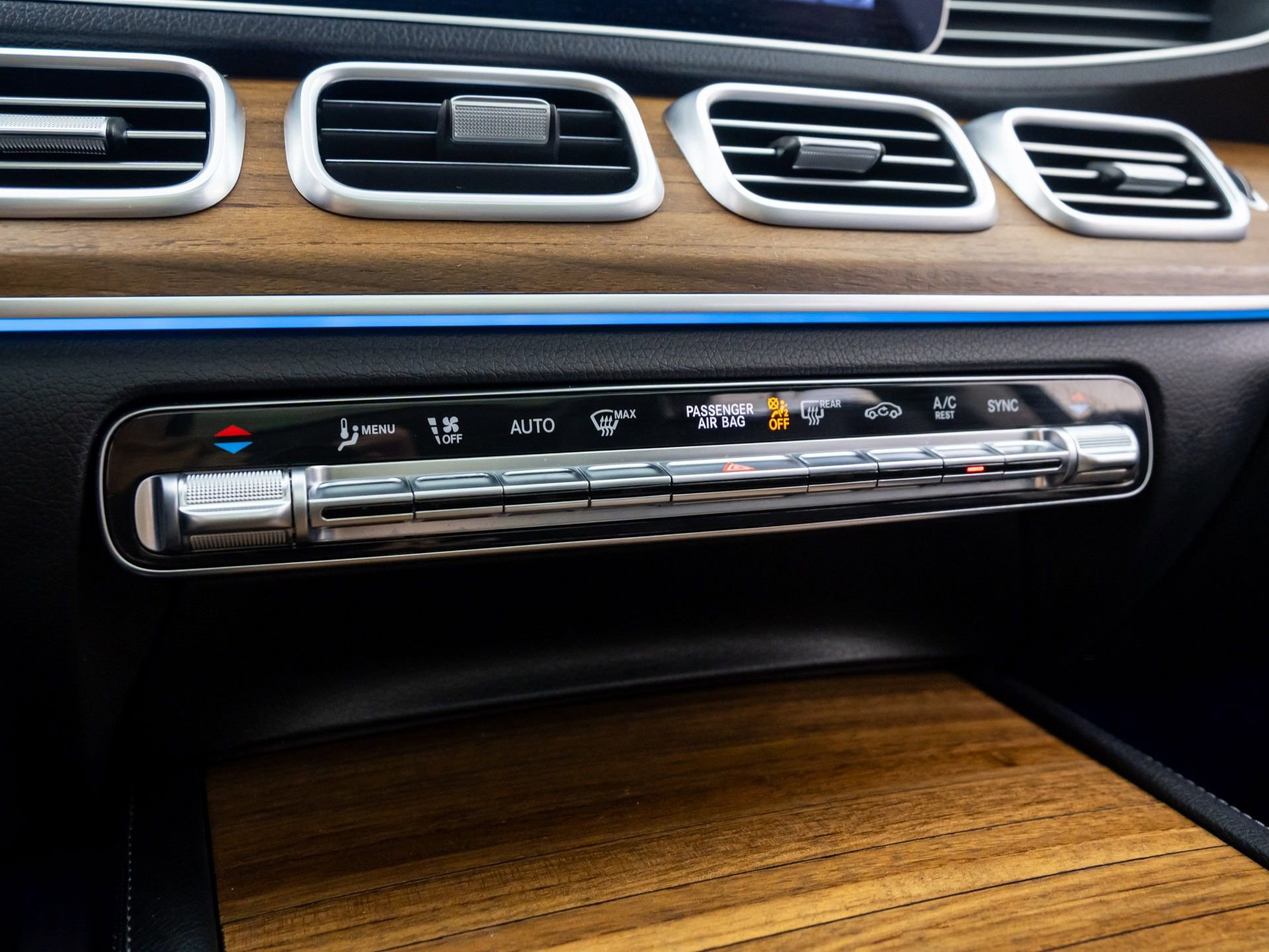 Certified 2024 Mercedes-Benz GLE 350 4MATIC w/ Driver Assistance Package image 31