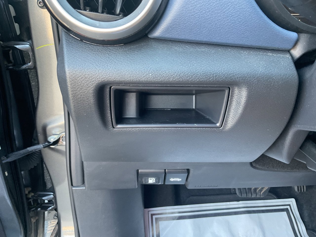 Used 2025 Nissan Versa SV w/ Trunk Package FWD image 19
