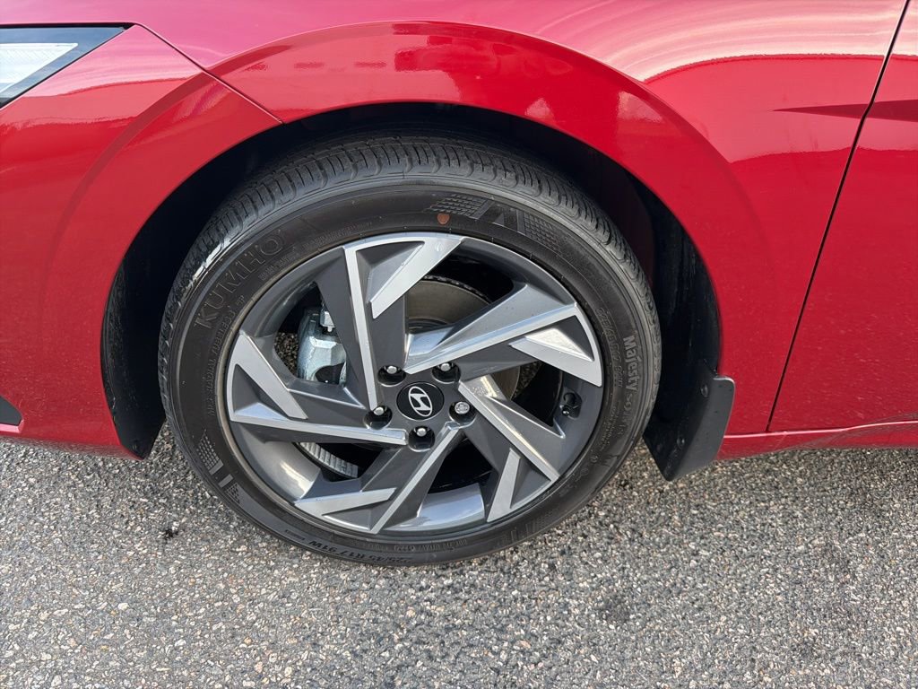 Used 2025 Hyundai Elantra Sport image 10