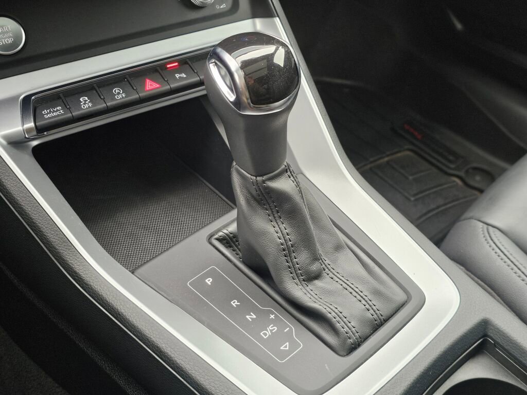 Used 2020 Audi Q3 2.0T Premium w/ Convenience Package image 37