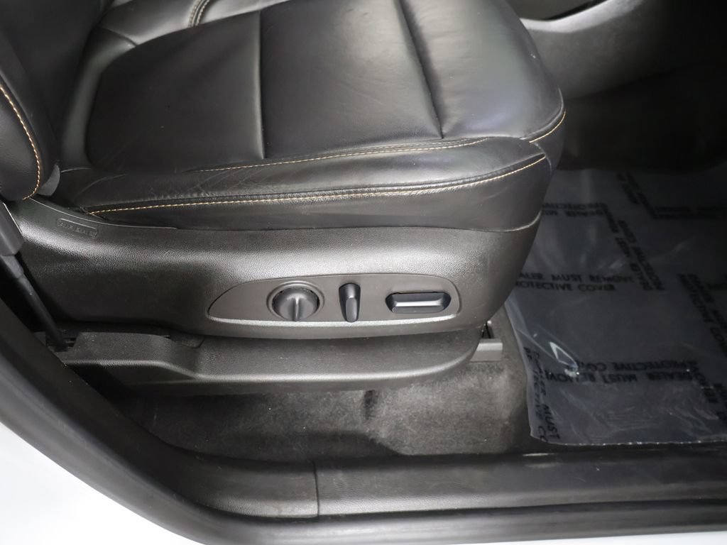 Used 2018 Chevrolet Traverse LT AWD/4WD image 32