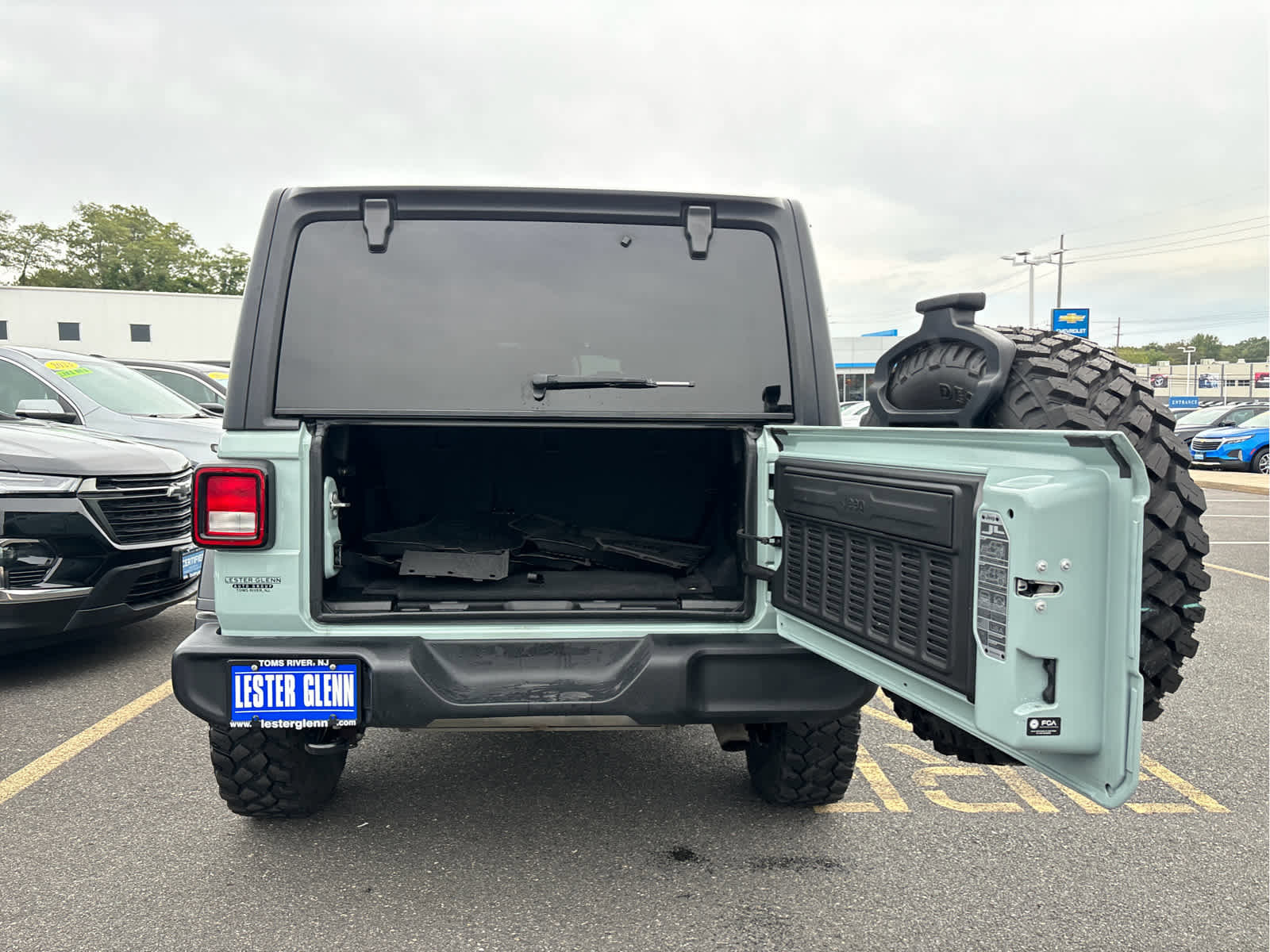 Used 2023 Jeep Wrangler Willys image 30
