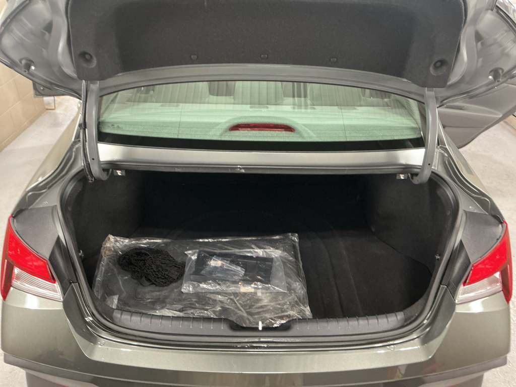 Certified 2025 Hyundai Elantra Sport FWD image 12
