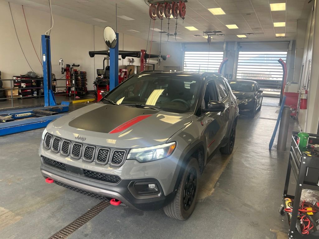Used 2024 Jeep Compass Trailhawk w/ Trailhawk Elite Group AWD/4WD image 1