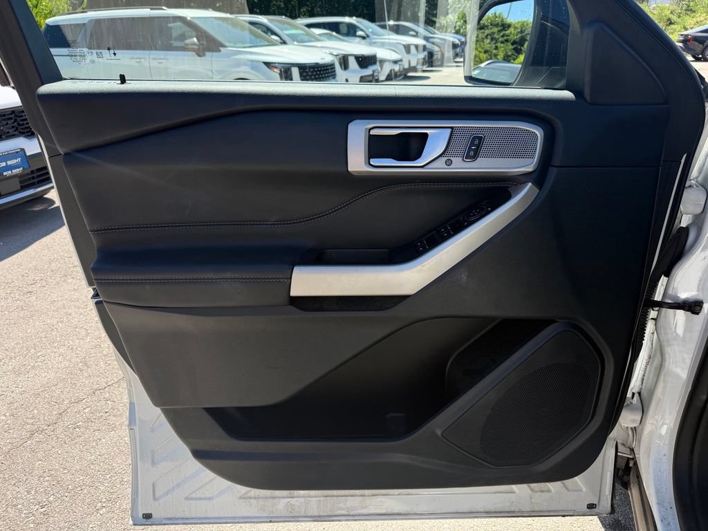 Used 2024 Ford Explorer XLT w/ Equipment Group 202A AWD/4WD image 8